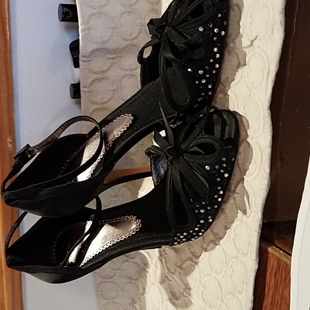 Shoes - Picture 2 of 4